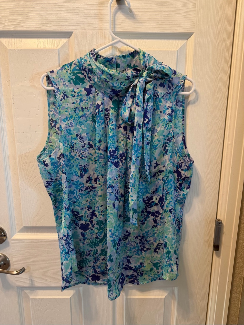 New York & Company Sleeveless Tie-Neck Camisole in Teal, Blue‎ and White